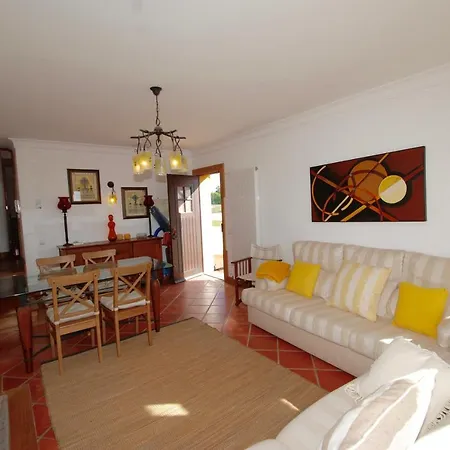 Pristine - 2 Bedroom With Sea And Pool Views In The Apartmán *