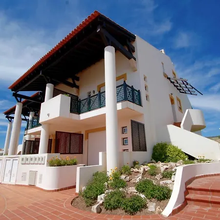 Pristine - 2 Bedroom With Sea And Pool Views In The