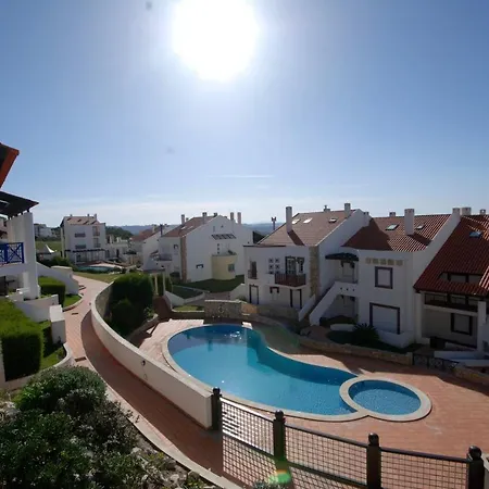 Pristine - 2 Bedroom With Sea And Pool Views In The Apartmán São Martinho do Porto