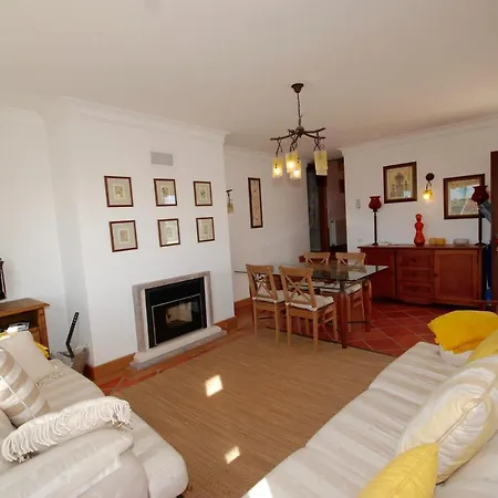 Pristine - 2 Bedroom With Sea And Pool Views In The Apartmán São Martinho do Porto