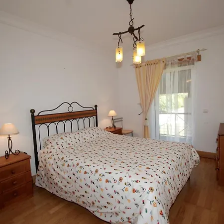 Pristine - 2 Bedroom With Sea And Pool Views In The Apartmán São Martinho do Porto