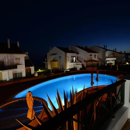 Pristine - 2 Bedroom With Sea And Pool Views In The Apartmán *