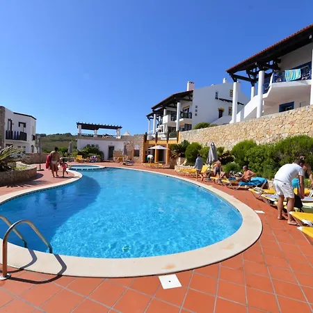 Pristine - 2 Bedroom With Sea And Pool Views In The Apartmán *
