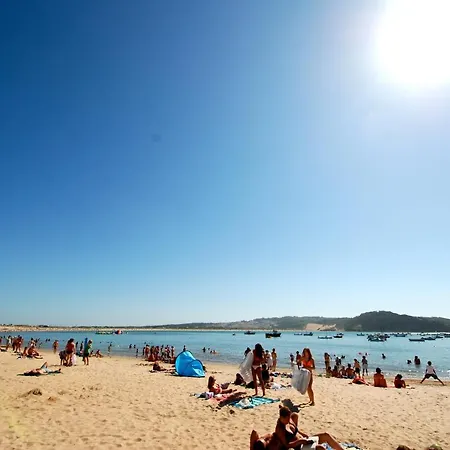 Pristine - 2 Bedroom With Sea And Pool Views In The São Martinho do Porto